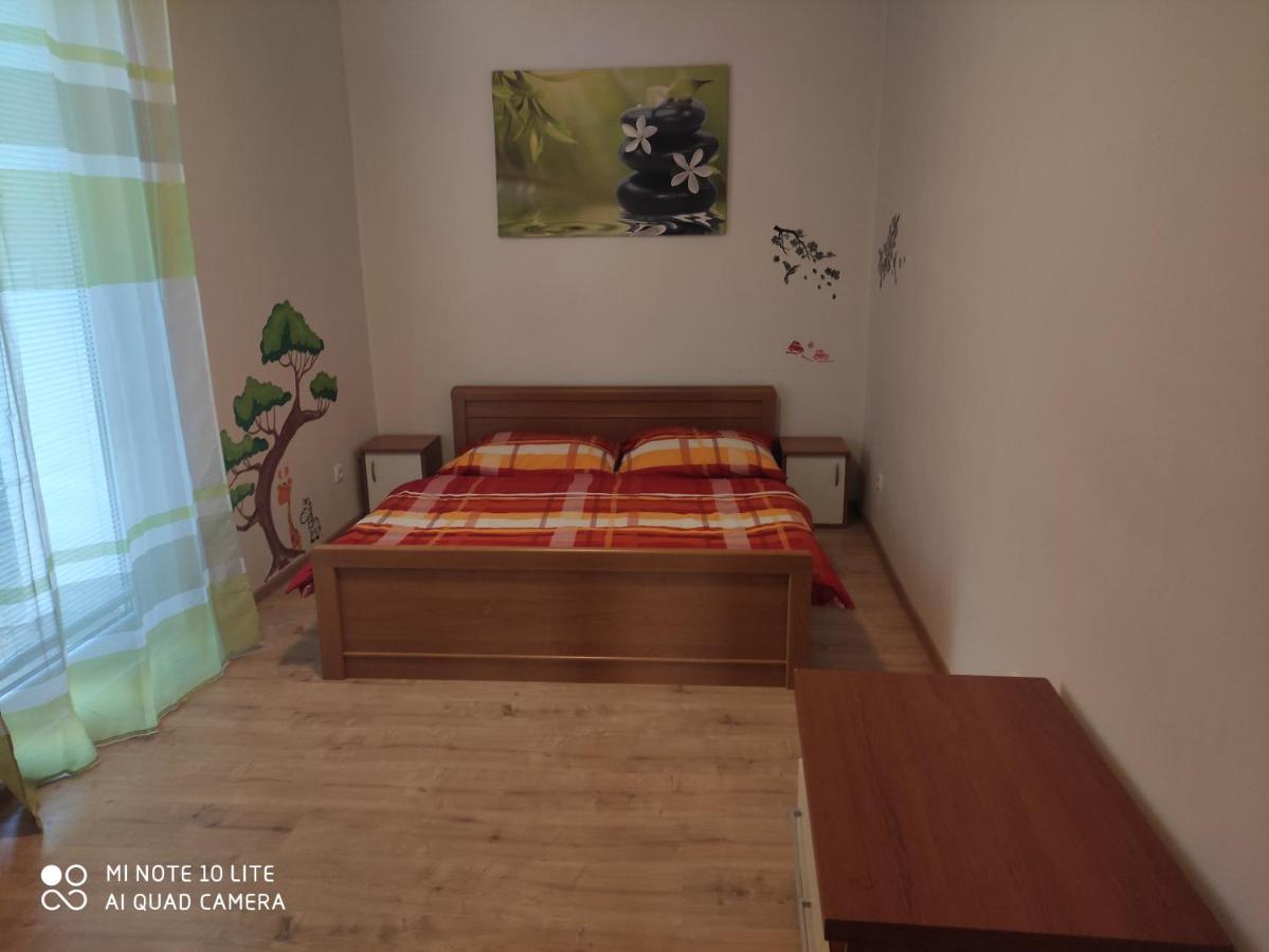 Apartman Lucky 5 Izbovy Rodinny Dom Buitenkant foto