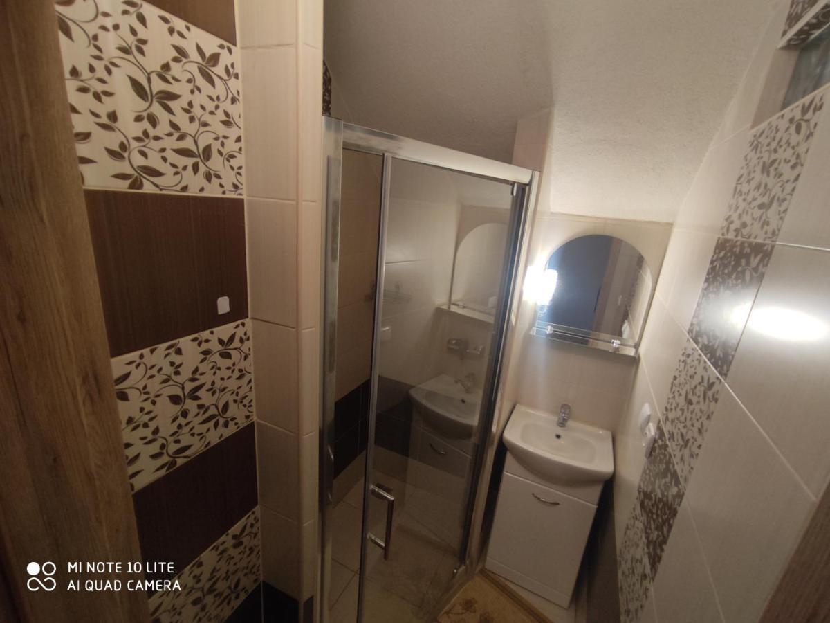 Apartman Lucky 5 Izbovy Rodinny Dom Buitenkant foto