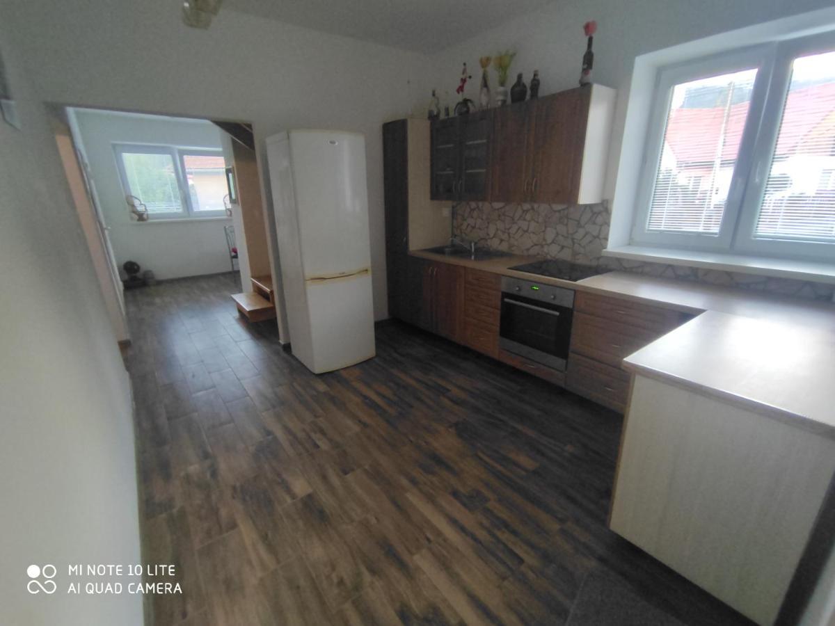 Apartman Lucky 5 Izbovy Rodinny Dom Buitenkant foto