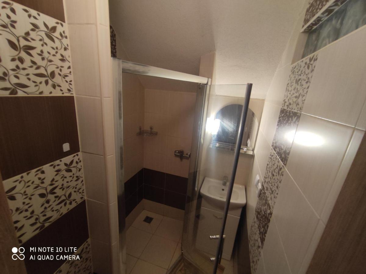 Apartman Lucky 5 Izbovy Rodinny Dom Buitenkant foto